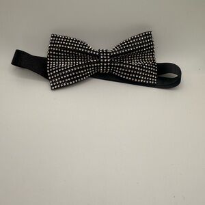 Bow tie with shiny stones